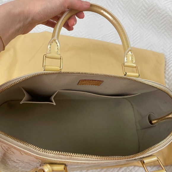 Louis Vuitton (Blanc Corail color) Alma GM Monogram Bag (from 2011) - Picture 7 of 16